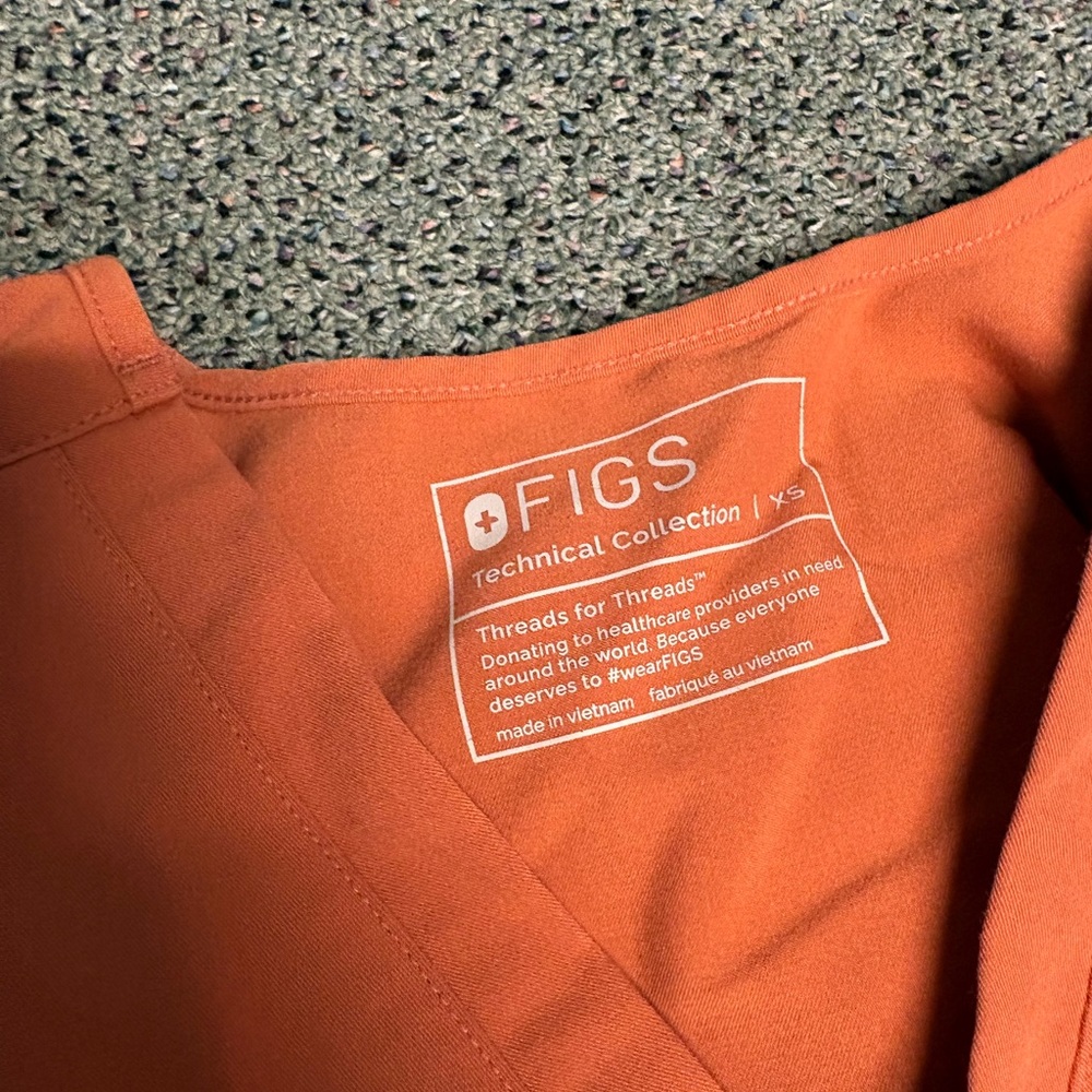 Figs Burnt Orange Scrub Set- like new